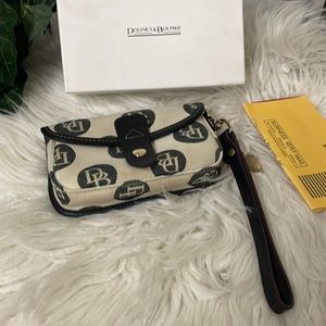 Dooney & Bourke wristlet
